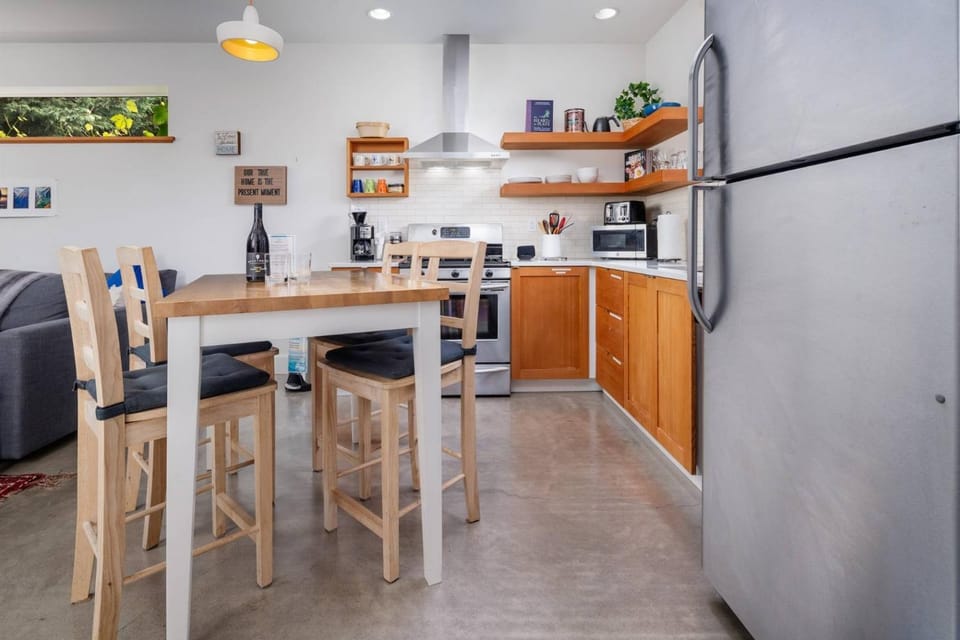 Under The Cedars Guesthouse House in Portland