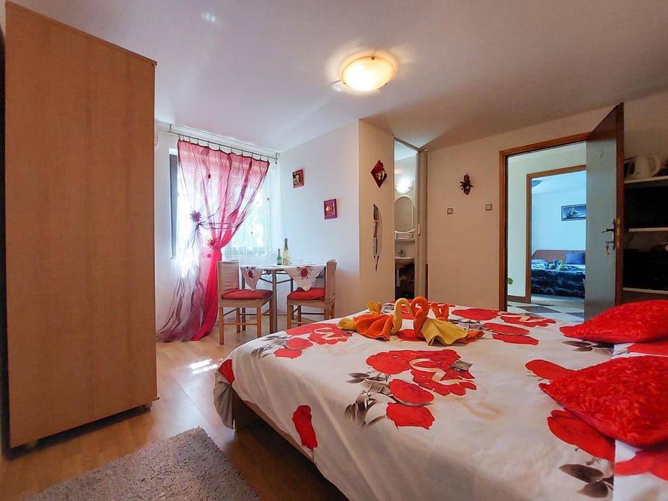 Dining area, Bedroom