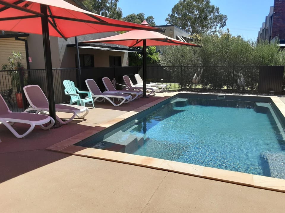 Adelphi Apartment 2- Poolside or Apartment 2A- King Studio Apartment in Echuca