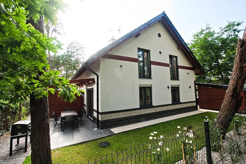 Property building, Garden, Balcony/Terrace