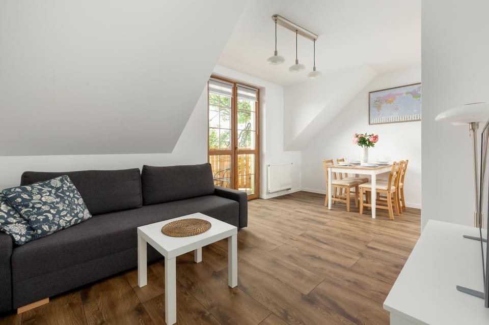 Kitchen or kitchenette, Living room, Seating area, Dining area