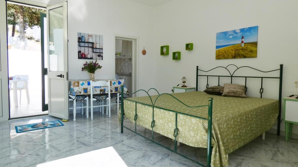 Bed, Photo of the whole room