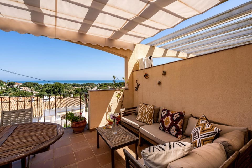 Balcony/Terrace, Area and facilities