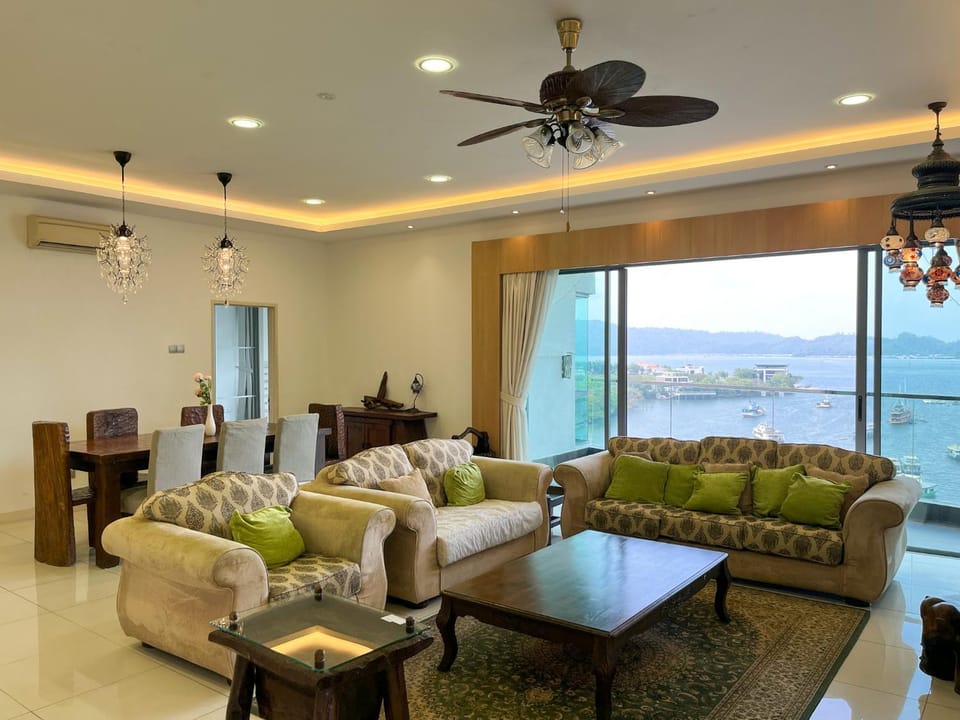 Natural landscape, TV and multimedia, Living room, Seating area, fireplace, air conditioner