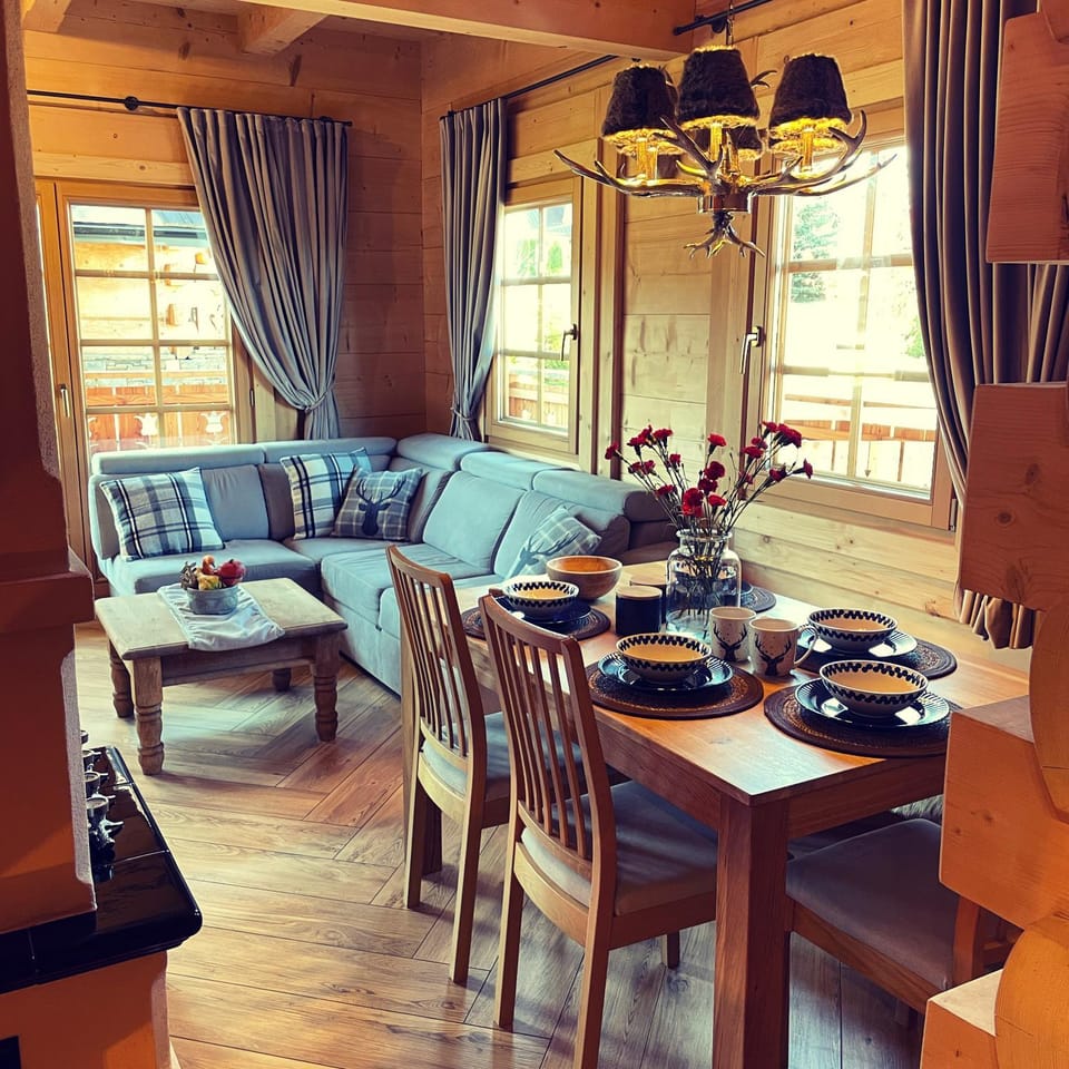 Living room, Food and drinks, Seating area