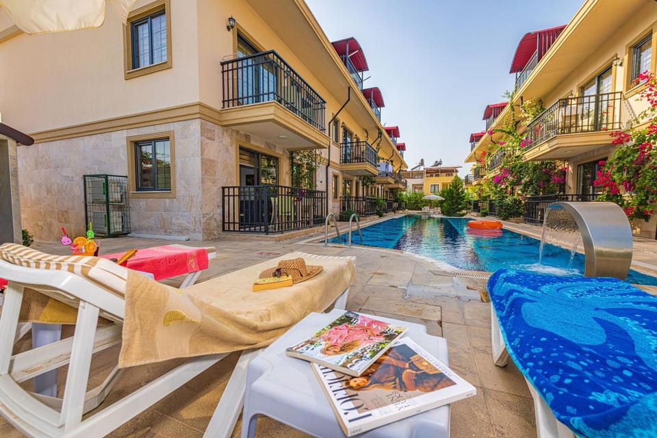 Patio, Swimming pool, Swimming pool