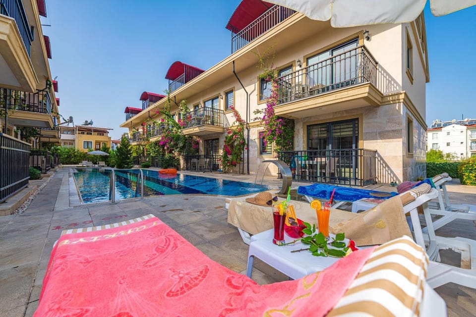 Swimming pool, Swimming pool