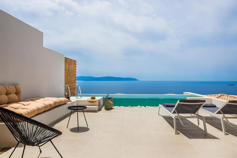 Balcony/Terrace, Sea view, Swimming pool