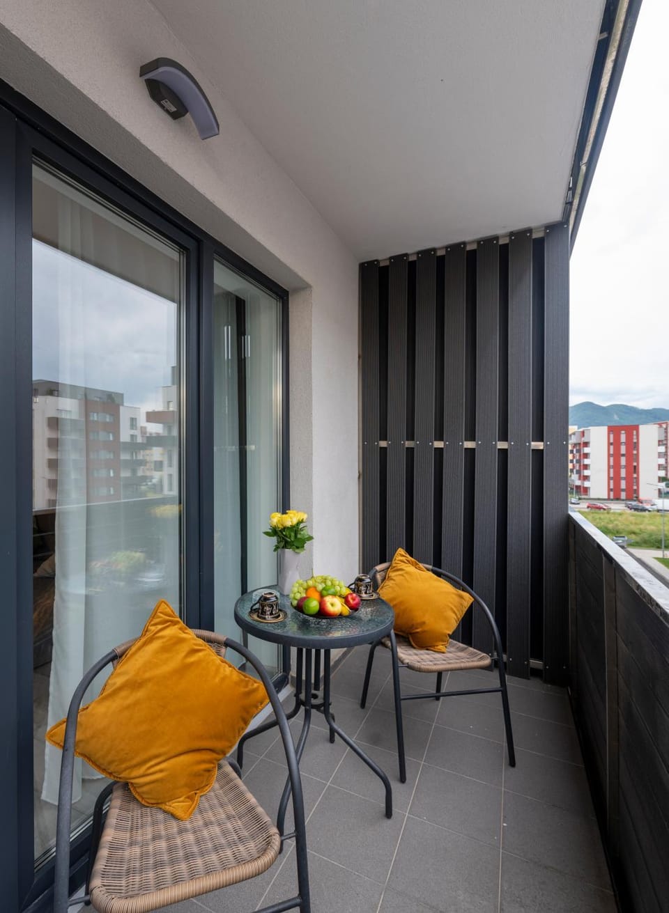 Balcony/Terrace, Street view
