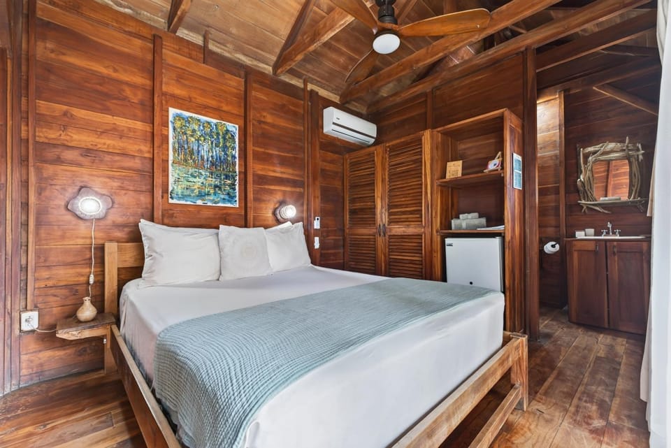Bed, Kitchen or kitchenette, Photo of the whole room, Bedroom, wardrobe, air conditioner