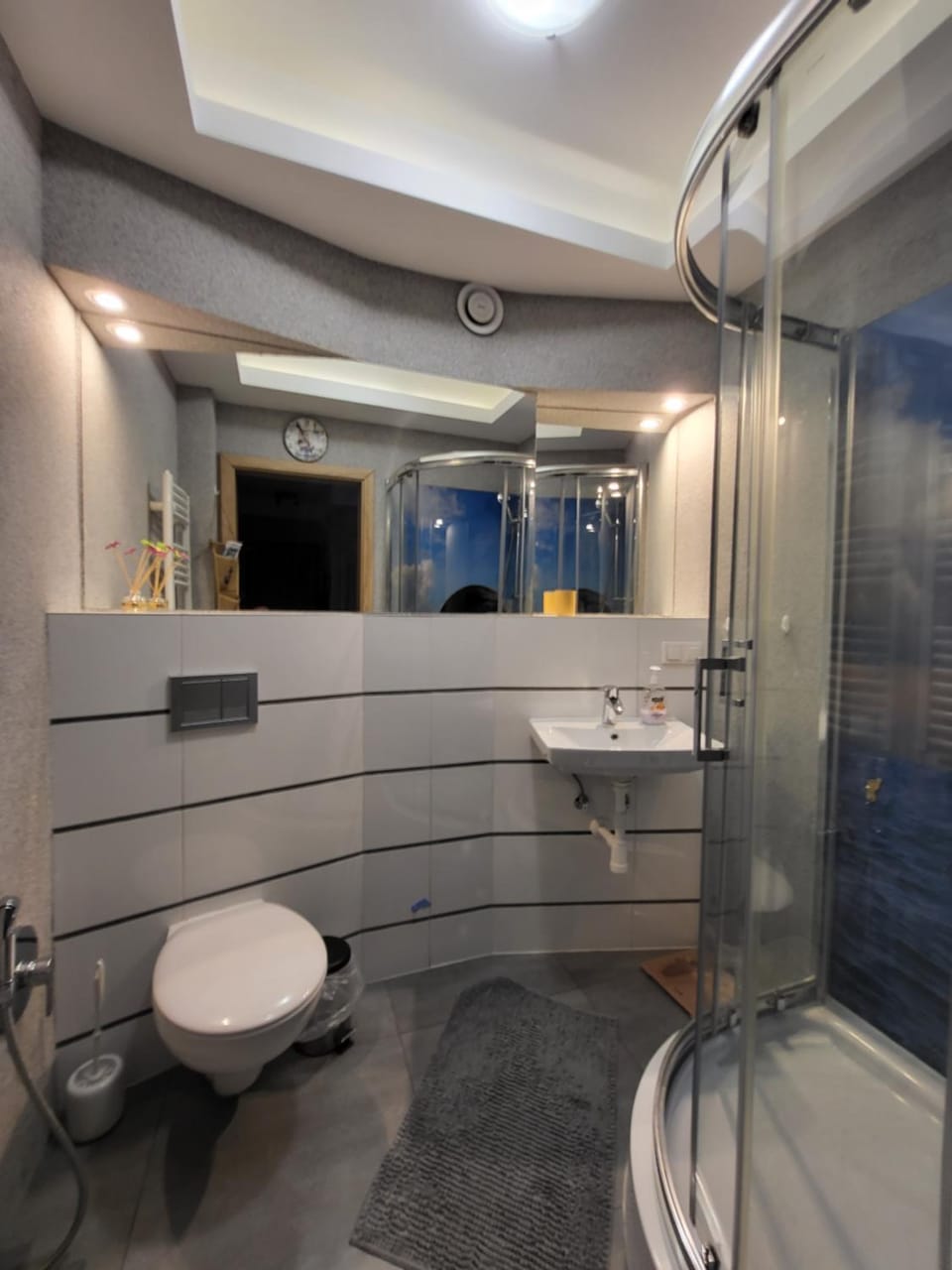 Shower, Toilet, Bathroom, towels