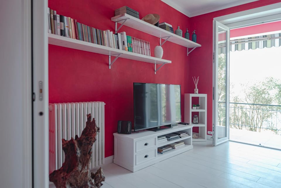Communal lounge/ TV room, TV and multimedia