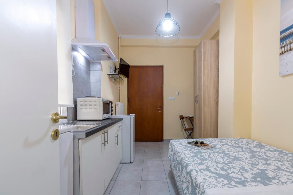 Kitchen or kitchenette, Bedroom