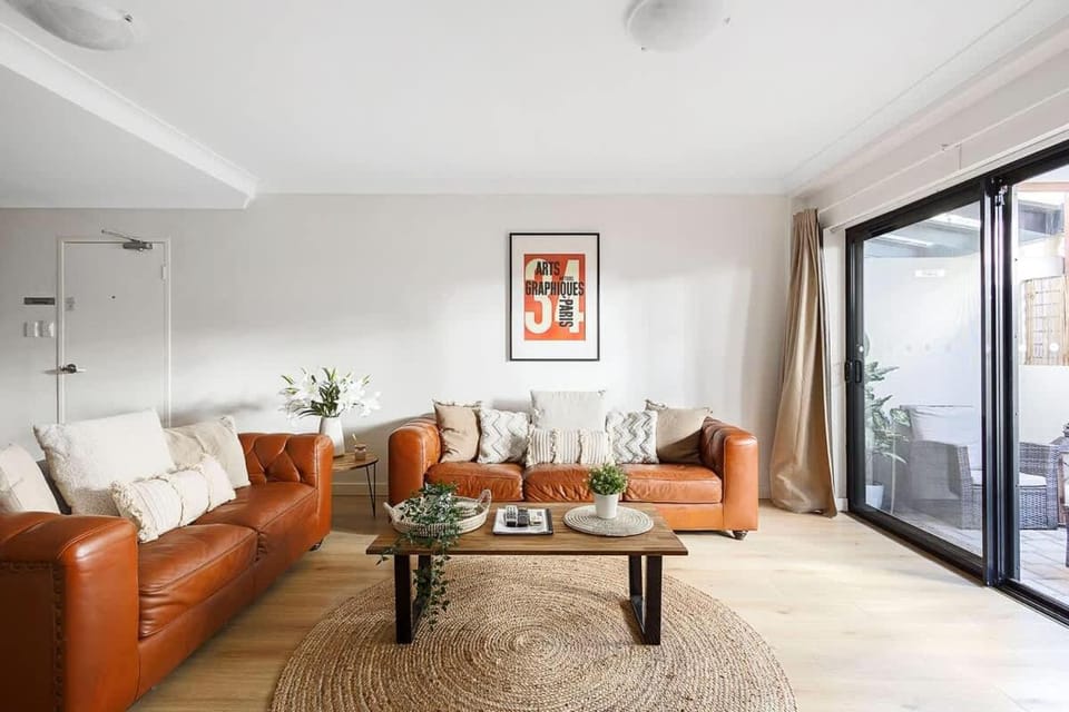 2 Spacious Resort 1BR Pool-Tennis-Gym & FREEParking Apartment in Perth