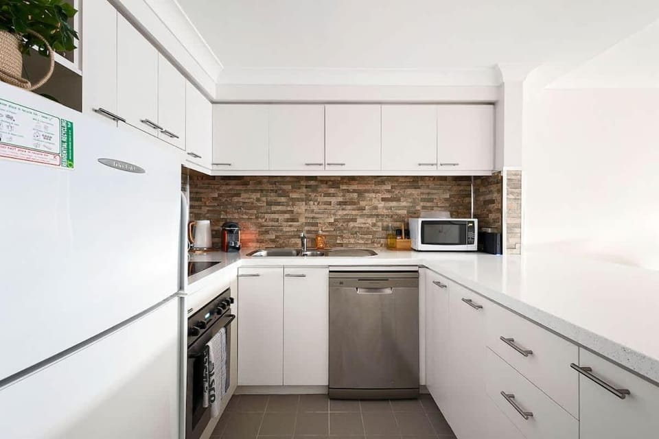 2 Spacious Resort 1BR Pool-Tennis-Gym & FREEParking Apartment in Perth
