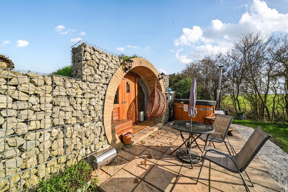 Cosy escape heated luxury pod with hot tub Apartment in Borough of Swale