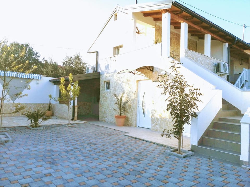 Patio, Facade/entrance, BBQ facilities