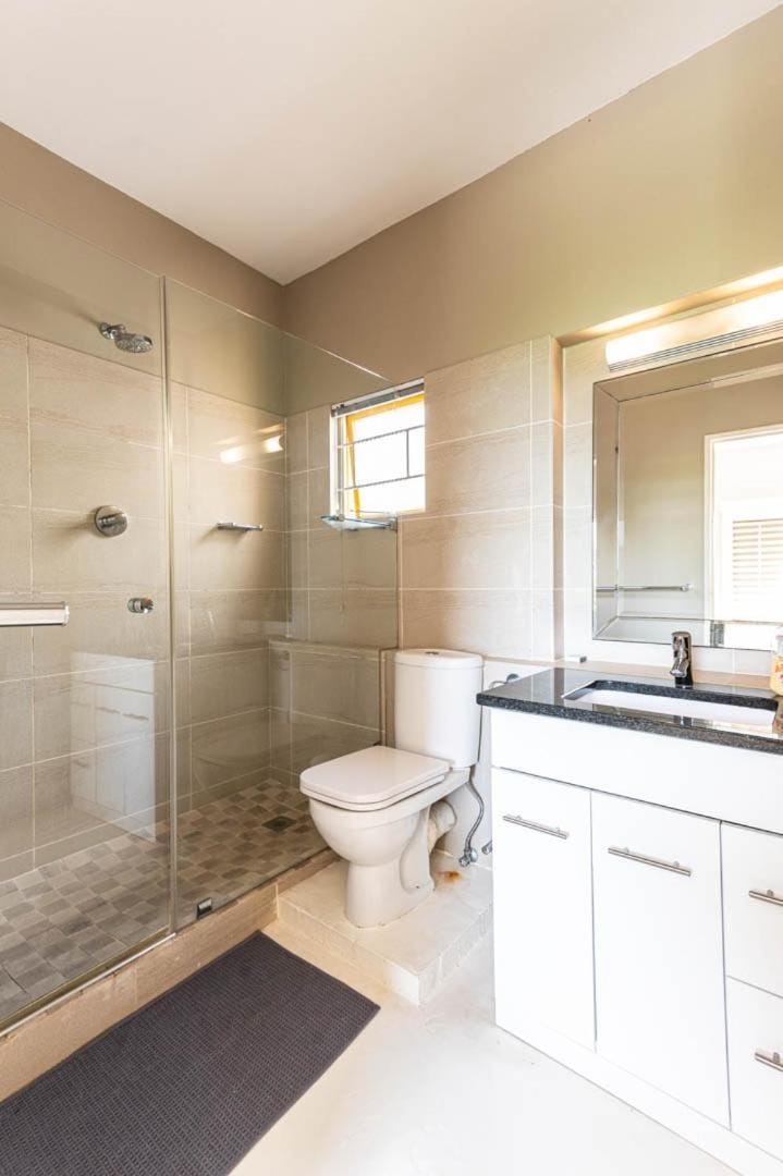 Shower, Toilet