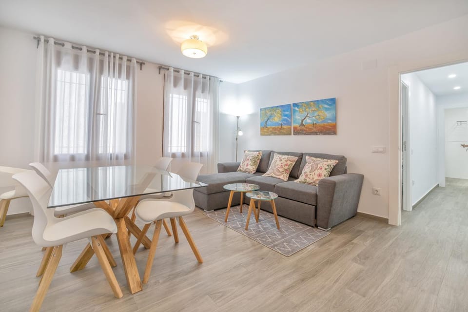 Communal lounge/ TV room, Living room, Dining area