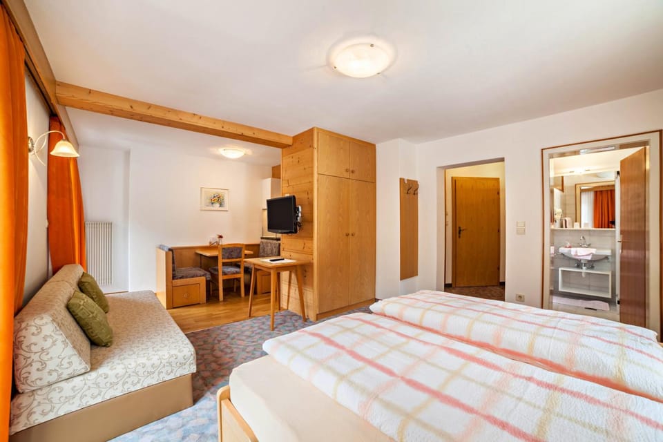 Living room, Bedroom