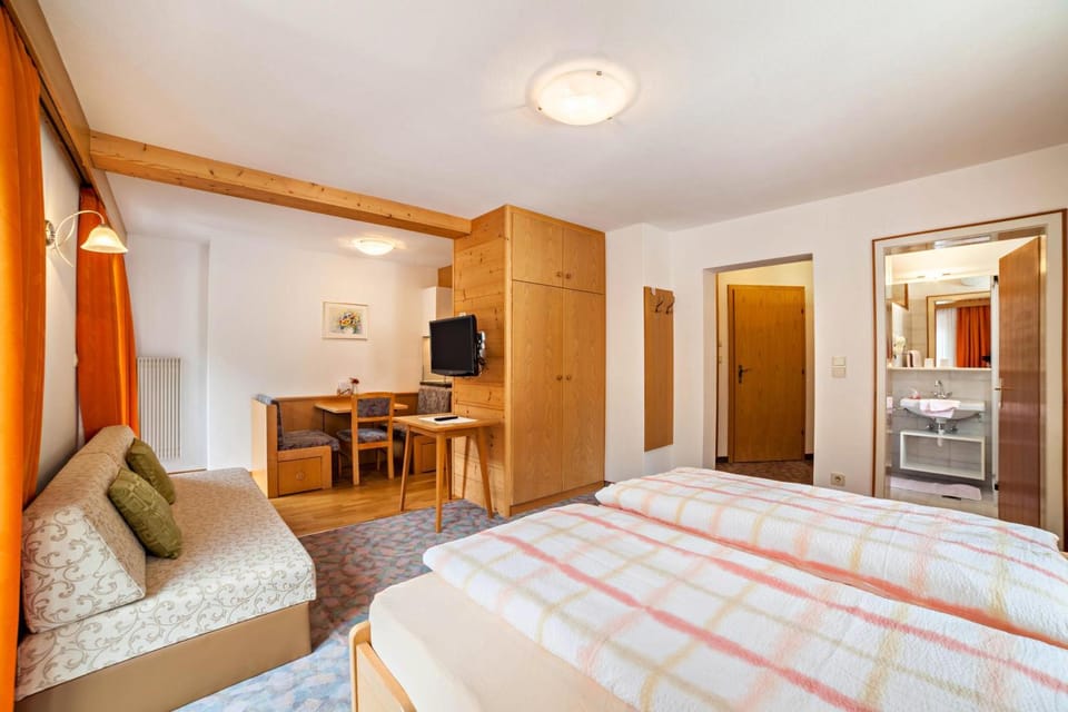 Living room, Bedroom