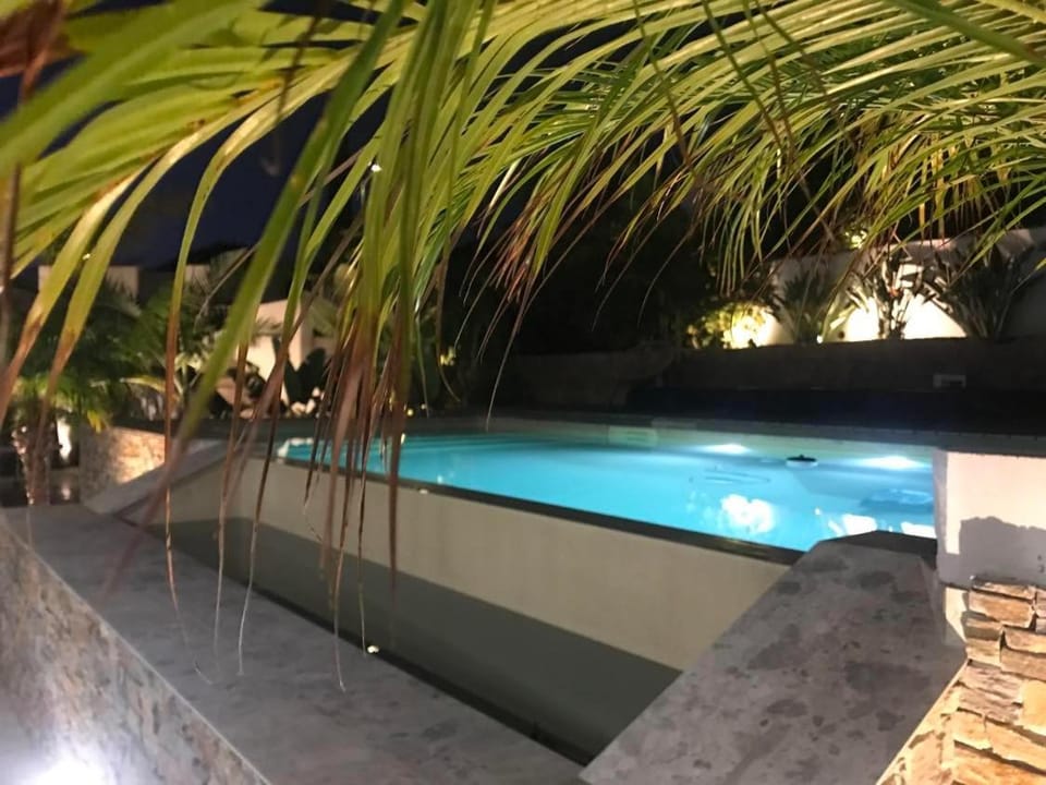 Bord de mer aux Pins Penchés Apartment in Hyères