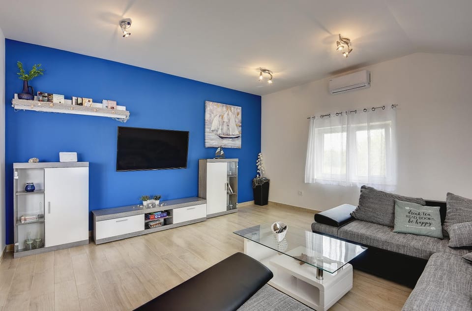 Communal lounge/ TV room, Game Room, TV and multimedia, Seating area