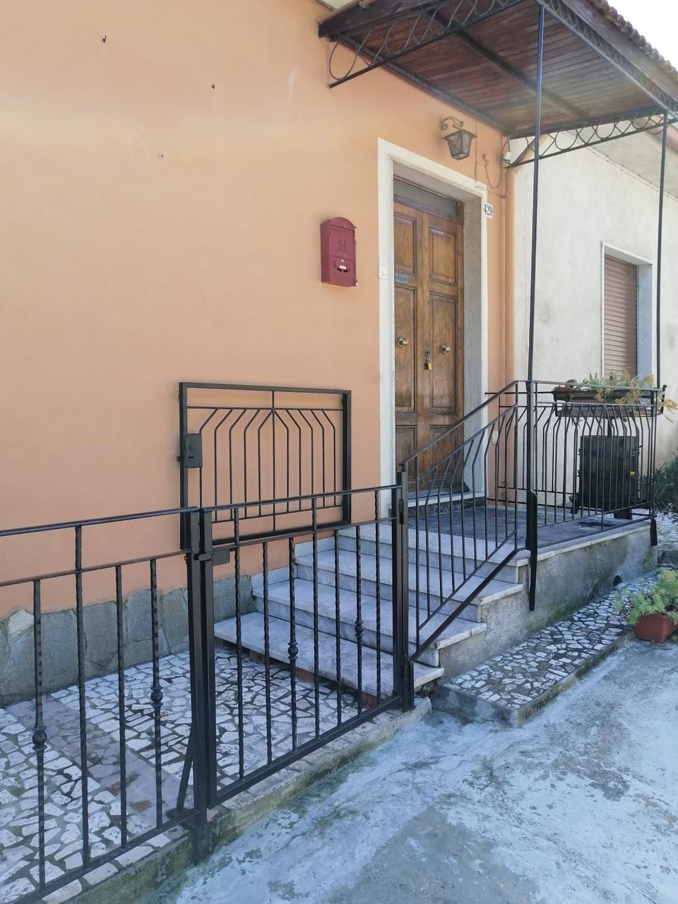 Facade/entrance