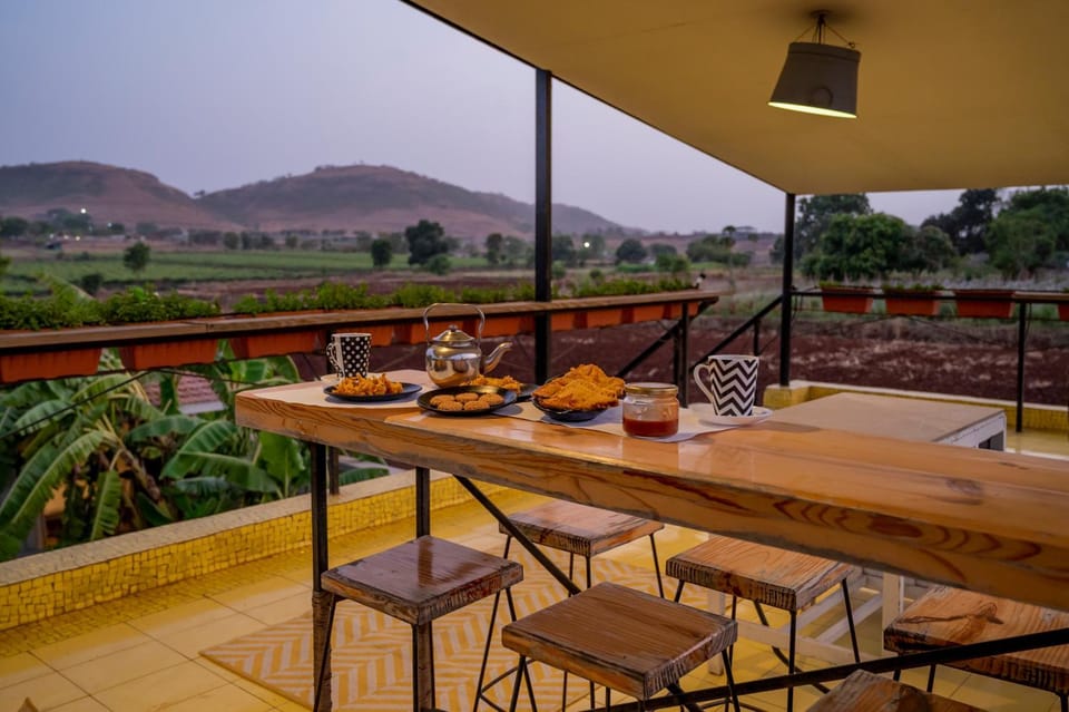 Natural landscape, View (from property/room), Balcony/Terrace, Food and drinks, Seating area, Dining area, Food, Mountain view