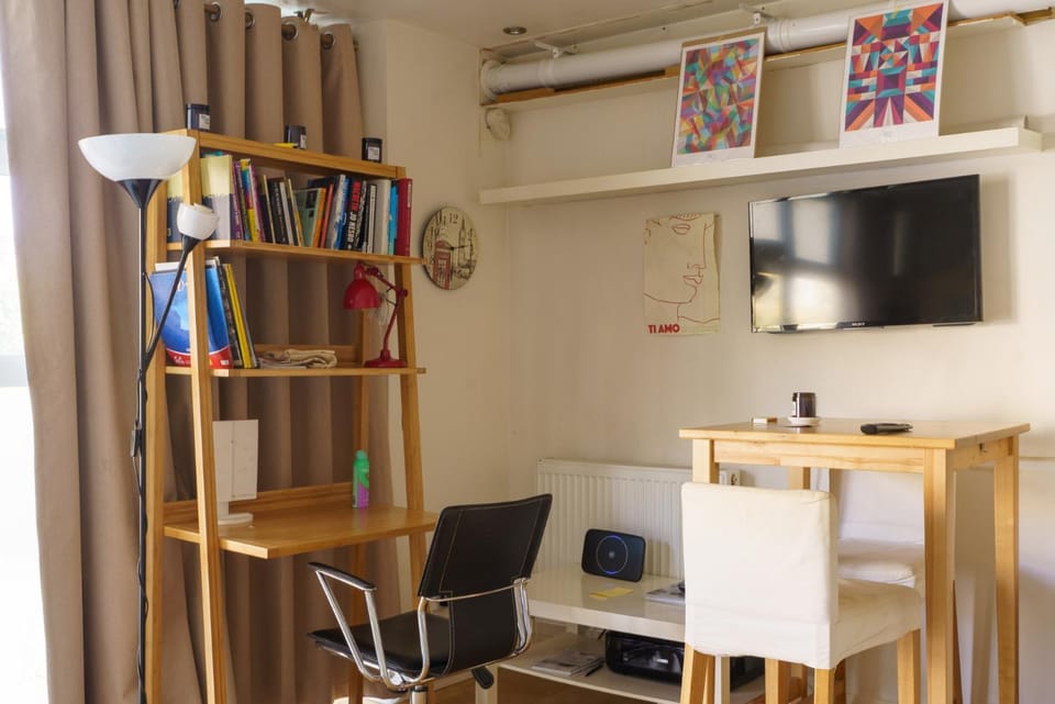 Spacious Studio Apartment in Kennington Apartment in London Borough of Southwark