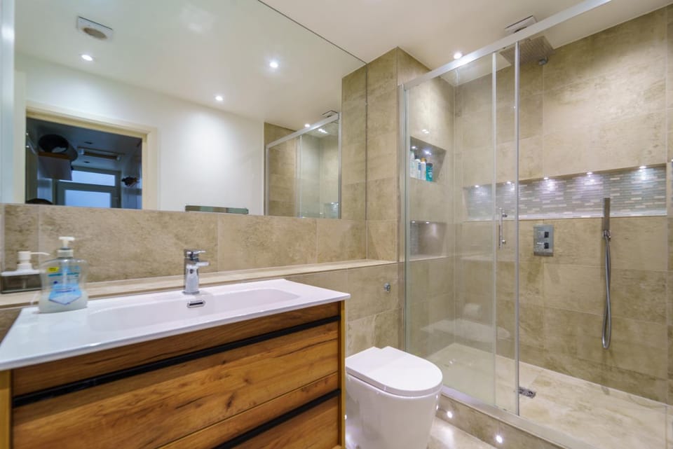 Spacious Studio Apartment in Kennington Apartment in London Borough of Southwark
