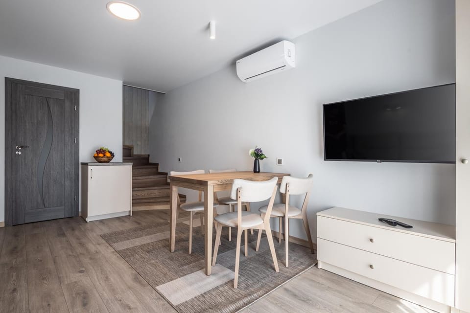 Living room, Dining area