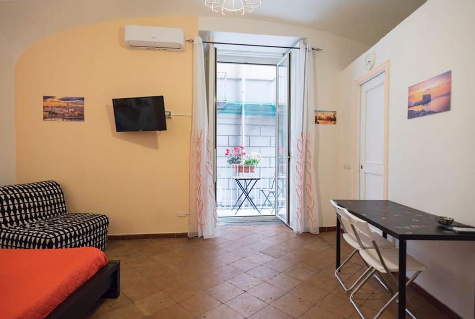 Communal lounge/ TV room, TV and multimedia, Living room, Seating area