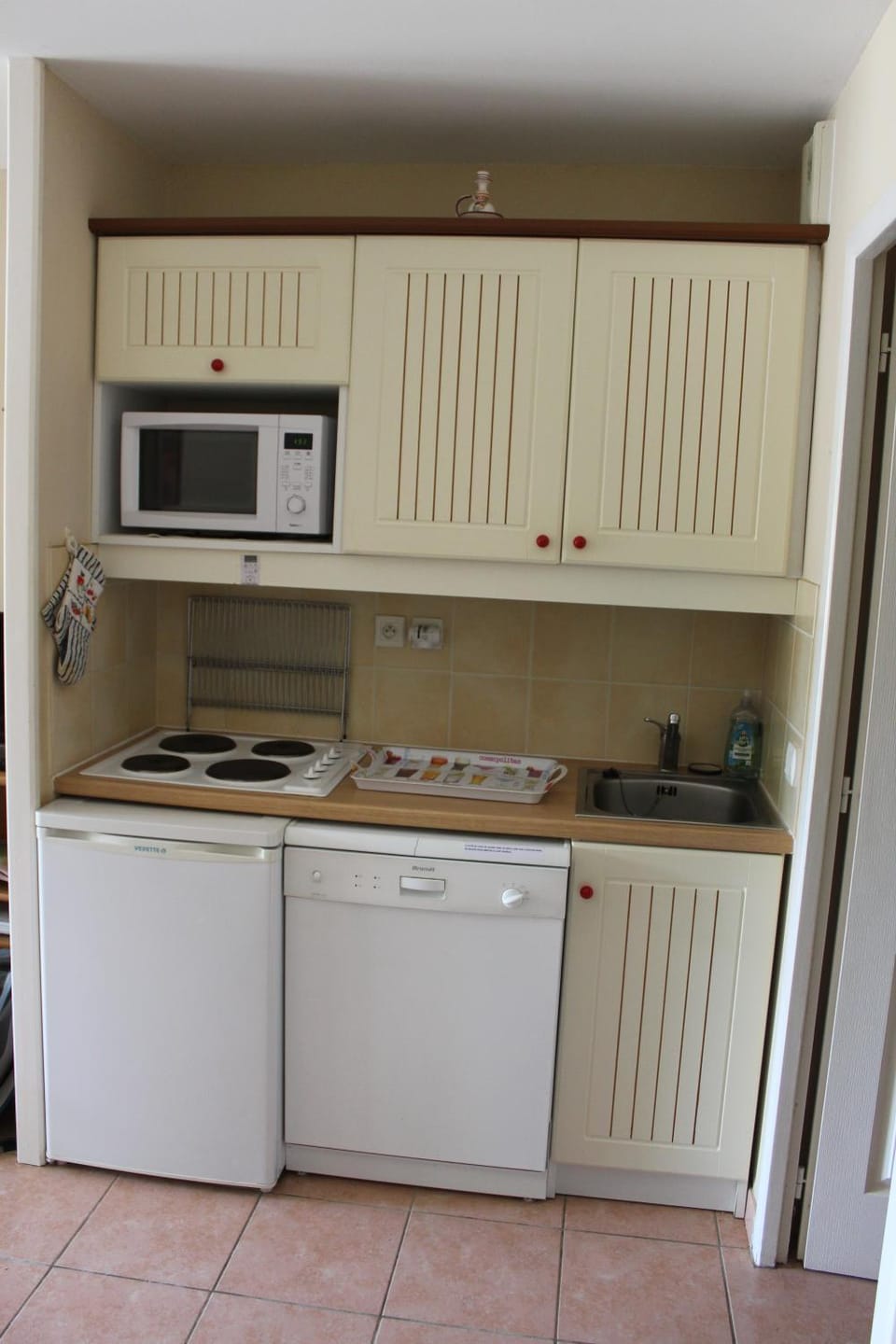 Kitchen or kitchenette