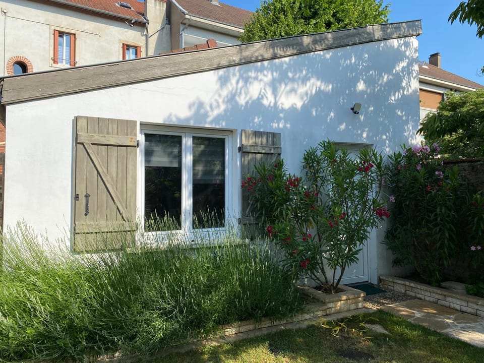 Petite maisonnette cosy et pleine de charme située à proximité du centre-ville House in Dijon