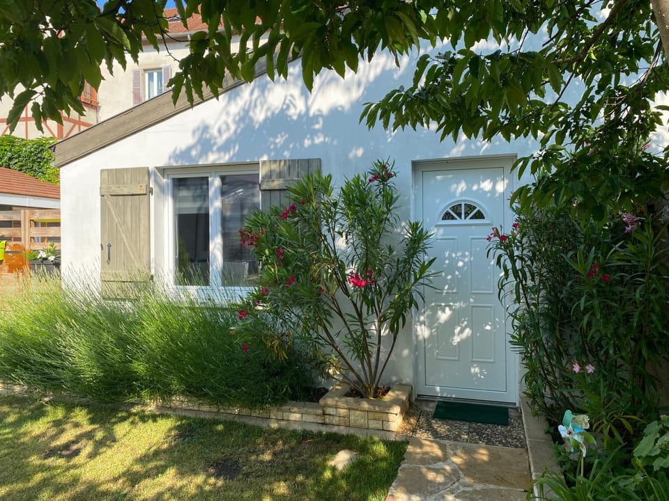 Petite maisonnette cosy et pleine de charme située à proximité du centre-ville House in Dijon