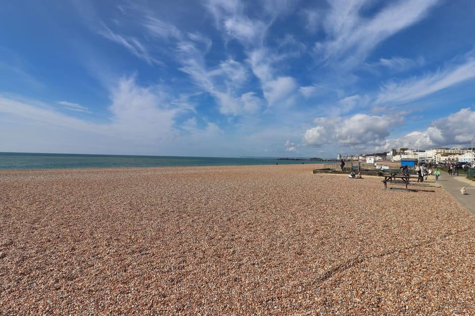 Master accommodation suite 9 single room With roof top views Bed and Breakfast in Hastings
