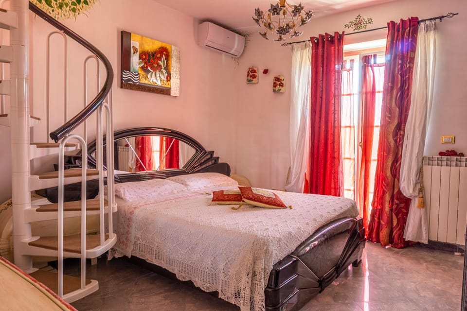 Bed, Balcony/Terrace, Photo of the whole room, Bedroom