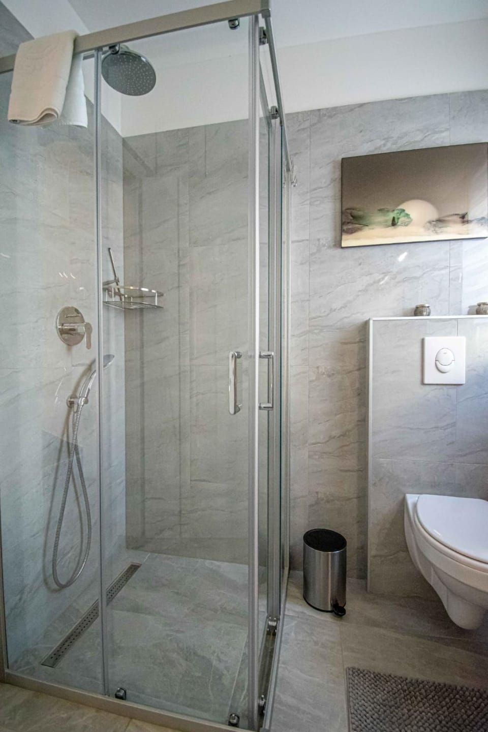 Shower, Toilet