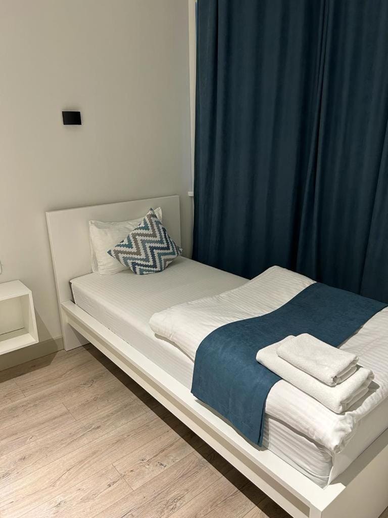 Bed, Photo of the whole room, Bedroom, towels