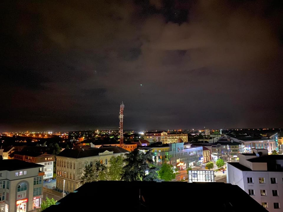 Neighbourhood, Balcony/Terrace, City view, Street view