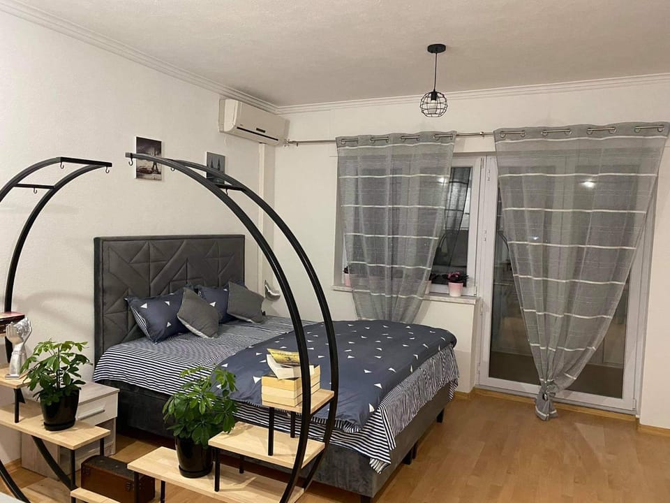 Bed, Living room, Bedroom, air conditioner