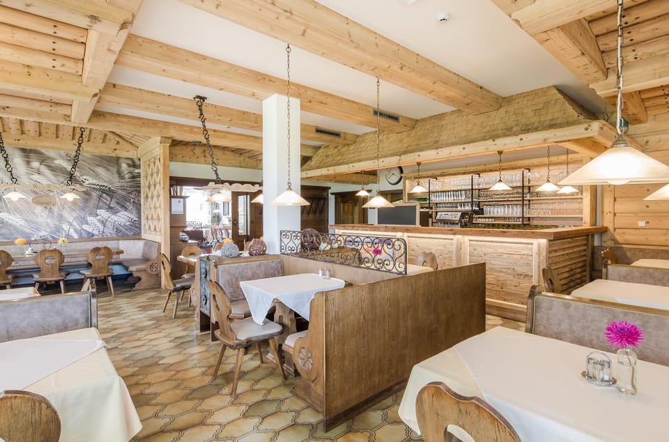 Restaurant/places to eat, Restaurant/places to eat