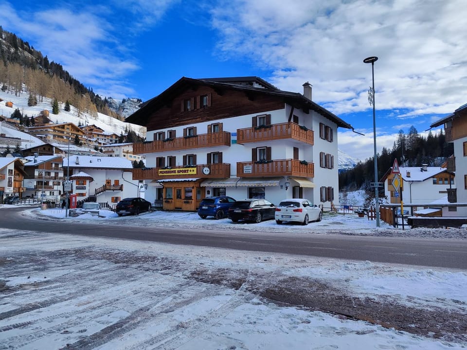 Property building, Neighbourhood, Winter
