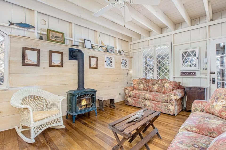 Anna's Cottage House in Saugatuck