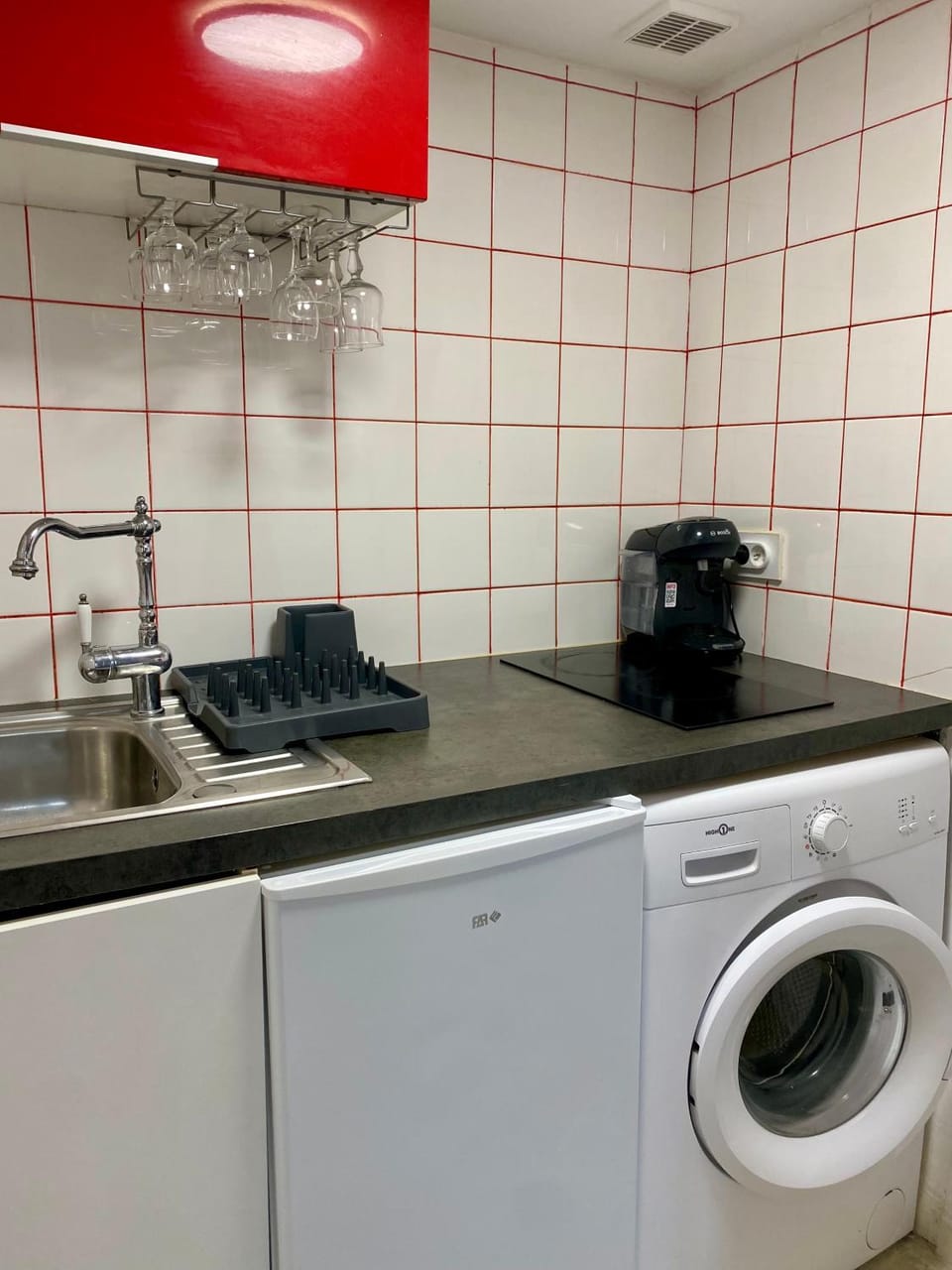 Kitchen or kitchenette, dishwasher, stove, washing machine