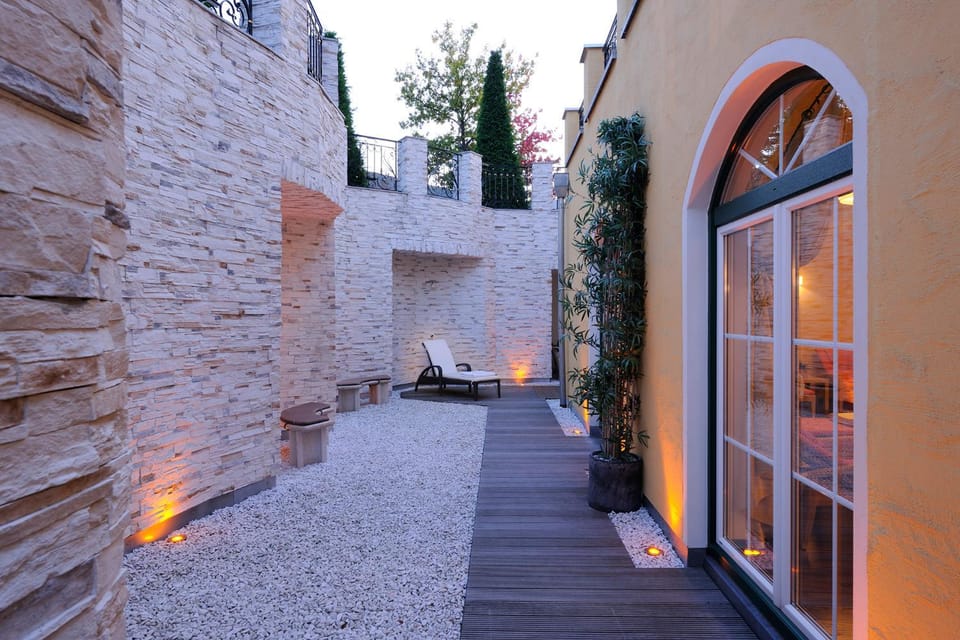 Facade/entrance, Swimming pool