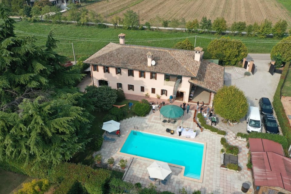 Property building, Natural landscape, Bird's eye view, Garden, Garden view, Pool view, Swimming pool, Swimming pool