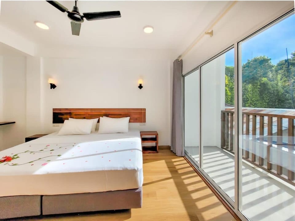 Bed, Balcony/Terrace, Photo of the whole room, Bedroom
