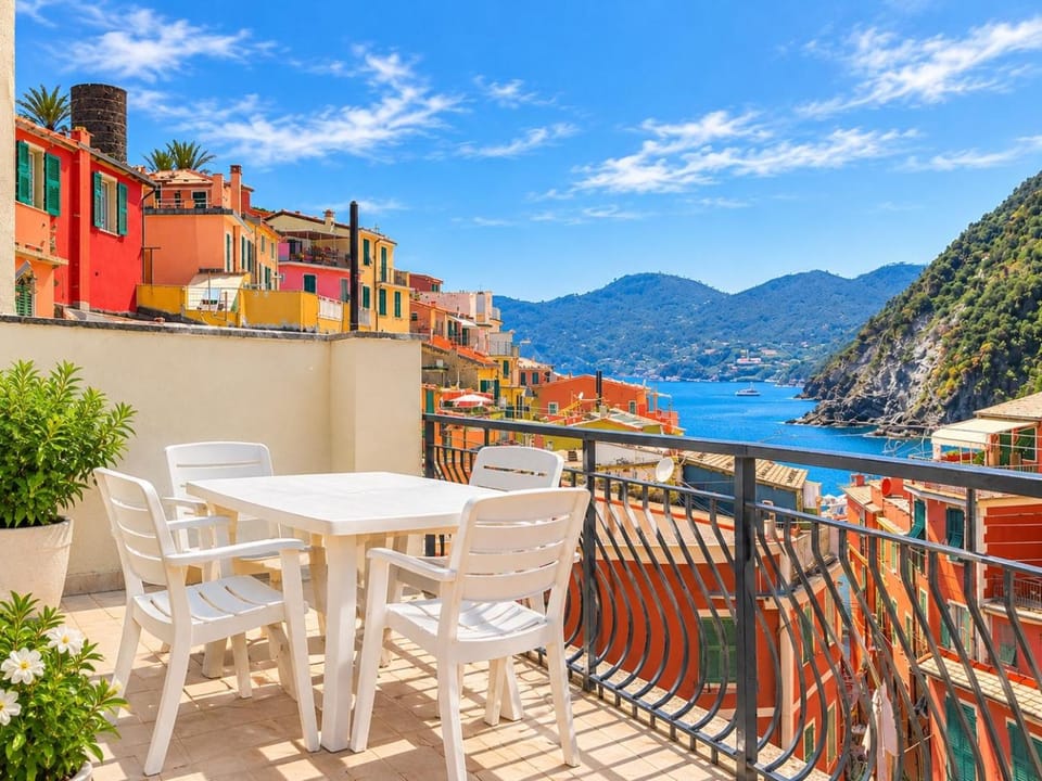 Day, Natural landscape, Balcony/Terrace, Dining area, Mountain view, Sea view